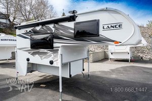 2023 Lance 825