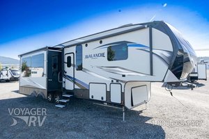 2017 Keystone Avalanche 320RS