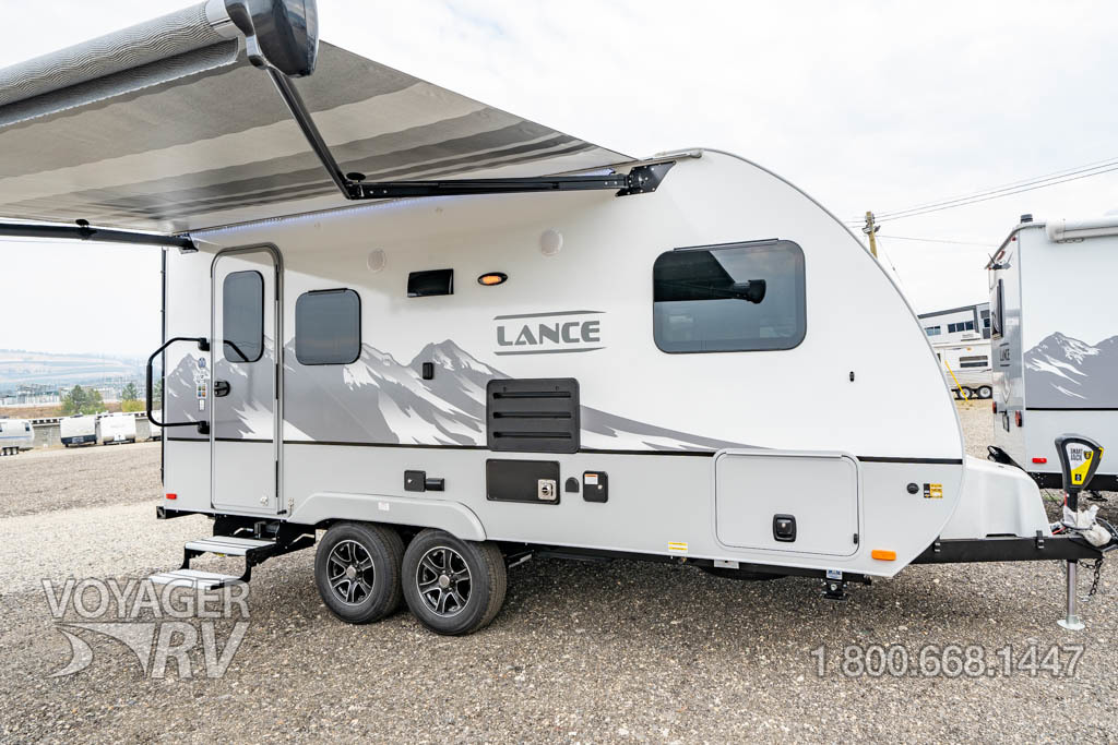weight of lance 1685 travel trailer