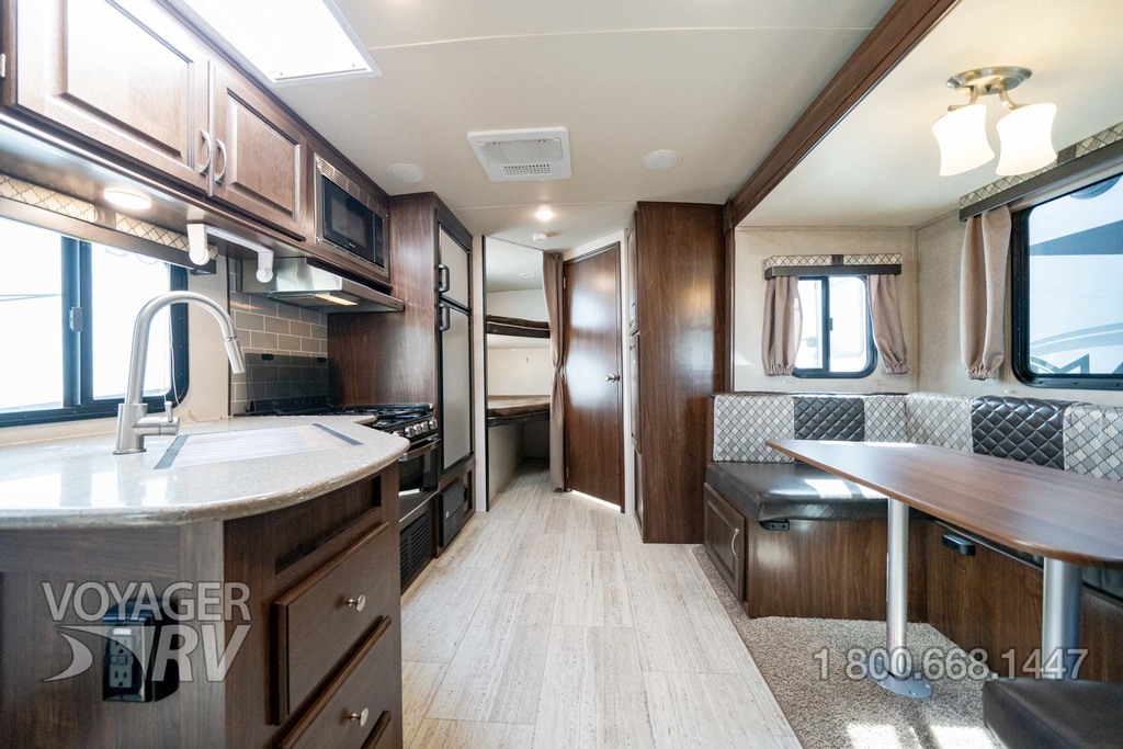2019 Palomino Solaire 240BHS